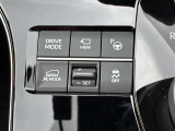 【パークアシスト】駐車時のハンドル操作をサポートするパークアシスト機能です。車両がステアリング操作を補助し、スムーズで安心な駐車をサポートします。