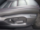 運転席にはパワーシートが付いていますので座高にあわせてドライビングポジションが決められます。