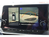 アラウンドビューモニター、まるで上空から見下ろししているかの映像がナビ画面で確認でき、安心して駐車をサポートすることができます。