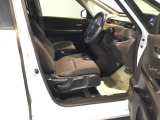 フィット感のあるシート。身体をしっかりと支えてくれるので、長時間の運転も快適にサポートしてくれます。