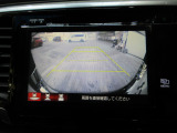 バックカメラの画像です。ガイドラインがスムースな車庫入れをサポートいたします。車庫入れの安心感がアップしますね。