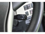 アクセルから足を離しても設定速度で走り続けてくれます。高速道路での長距離移動が楽になりますよ♪