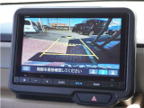 【バックカメラ】駐車が苦手な方でも安心してお乗りいただけます。リバース連動で画面が切り替わるのでとっても便利です。