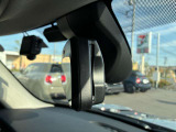 ITSスポット対応ETC車載器システム内蔵自動防眩ルームミラーが付いております。
