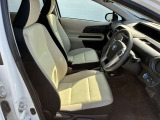 【運転席】座り心地が良いシートなので長時間の運転でも快適にお過ごしいただけます。新品のフロアマットのご注文も可能です。掲載箇所以外にご希望の写真がございましたらお気軽にお問い合わせ下さい。