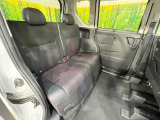 後部座席も気になるようなキズ・汚れやへたり等、大きなダメージはなく、良好な状態です。