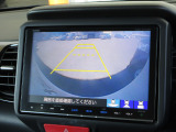 バックをするとき自動でリアの様子が映る『リアカメラ』付き!画面で確認しながらバックができますから安心ですね。でも、目視も大切ですよ!安全第一でお願いします!