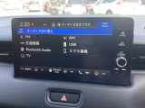 HondaCONNECT対応の便利なナビディスプレー。お持ちのスマートフォンと連携して、ナビやBluetoothでの音楽再生が可能です。デザインはもちろん、操作性も良好です。