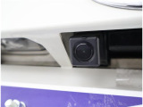 バックモニター付なので後退時に後方が見えるので安心。 車は構造上、死角がたくさんなので万が一を考えると必須ですね。 あくまで補助の為の装備、バックは目視で確認する事が重要ですよ。