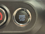 エンジンスタートボタンです。キーが車内にあれば、エンジンの始動・停止はブレーキを踏んでスイッチを押すだけ!キーを取り出す手間を省き、ワンプッシュでエンジンを操作するので簡単でスムーズです。