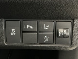 車がカーブの外側へ膨らんだり内側へ巻き込んだりする挙動を防止する横滑り防止装置、障害物センサー、万が一の時にあると心強いホンダセンシング機能-路外逸脱抑制機能・衝突軽減ブレーキ付きです!