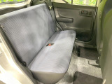 後部座席も気になるようなキズ・汚れやへたり等、大きなダメージはなく、良好な状態です。