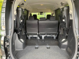 普段のお買い物や通勤、送迎等に十分な荷室スペースを確保しております。セカンドシートを倒すと、大きな荷物の積載も可能です♪