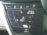 快適装備のオートエアコン。タッチパネル式なので操作がラクラクです!室内空調を自動設定してくれるので、ドライブが快適です♪エアコンフィルターの交換や、エアコン内部洗浄も承ります。