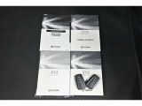 保証書・記録簿・取扱説明書と揃っています。キーの電池は新品にお取替えしてから納車させて頂きます。