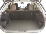 トランクルームは大容量スペースです!リヤシートは6:4分割で倒せてラゲージスペースを広くできます。