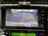 バックモニター付きで慣れない駐車場や車庫入れをサポートします。