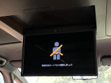 【フリップダウンモニター】大画面モニターで後席でもエンタメをお楽しみいただけます。小さなお子様にも大人気の装備です♪