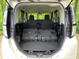 後席を格納すると、これだけの広さが!シーンに合わせたシートアレンジで、大きな荷物も積むことが出来ます♪