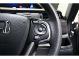 Hondaセンシングの機能のひとつ、アダプティブクルーズコントロール付!アクセルから足を離しても設定したスピードと前車との車間を保ち走行してくれます!車線維持もアシスト☆高速道路で疲労軽減ですね☆
