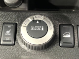 【オールモード4&times;4】2WD/4WDモードを手軽に切り替え可能。燃費重視の2WD、スタック時に役立つLOCK、AUTOモードでは4WDの配分を自動で調整し、路面状況を問わず安定した走りをサポート。