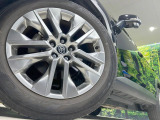 【純正19インチアルミホイール】外観にマッチした純正アルミホイールを装着しております。各種社外アルミホイールや、スタッドレスタイヤも取扱いしております。是非ご相談ください♪