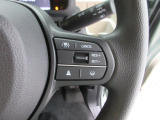 Hondaセンシングの機能のひとつ、アダプティブクルーズコントロール付!アクセルから足を離しても設定したスピードと前車との車間を保ち走行してくれます!車線維持もアシスト☆高速道路で疲労軽減ですね☆