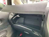 助手席側収納スペースです。