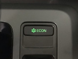 ★ECONスイッチ★ エコドライブを加速しよう!スイッチをONにすると、運転の仕方によるロスを抑え込み燃費をよくするようクルマが頑張ります(*^ー^*)燃費向上にチャレンジ♪
