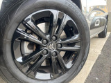 ●純正アルミホイール:輸入車ならではの卓越した走りを支えるホイールと足回りです!日本車の走りに慣れている方にもぜひ体感して頂きたい程高いレベルでまとまっています!