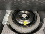 スペアタイヤがついていて、パンクや不測の事態が起きても安心です!