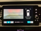バックでの車庫入れも安心です! リアカメラが付いているバックモニター付のナビを装備しております。バンパーについているソナーや、操作線もついており距離感も画面から確認できます。