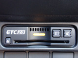 ■【ETC車載器】が装備されています。セットアップをしてお渡しとなり、ETCカードを差し込むだけで高速道路の利用が可能です。