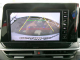 バックビューモニター。車の後ろまでも、しっかり確認。小さな物まで見えるから安心です。