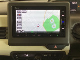 ナビゲーションはフルセグTV、インターナビ対応のGathers純正メモリーナビを搭載しています。Bluetoothオーディオ機能がありますので、スマートフォンなどの音楽も再生できます。