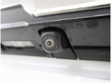 バックカメラが付いているので後方確認が非常にしやすいです。今や運転初心者も熟練者も必須装備!ついていて損はないですね♪