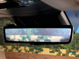【デジタルインナーミラー】後席の大きな荷物や同乗者で後方が確認しづらい時でも安心!カメラが撮影した車両後方の映像をルームミラー内に表示。クリアな視界で状況の確認が可能です!