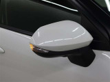サイドターンランプ付きドアミラー。車両のドレスアップと右左折時の被視認性を兼ね備えたお洒落なミラーです。