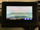 バックでの車庫入れも安心です! リアカメラが付いているバックモニター付のナビを装備しております。操作線もついており距離感も画面から確認できます。