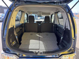 後部シートを倒すと十分なスペースが!様々なものが積み込めますね!!