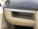 助手席前方に収納スペース