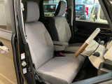 【シート】シートは運転する方の疲労が極力溜まらないように設計され、乗り心地も快適な素材を使用しています!是非一度ご来店いただき座ってみてください♪