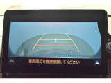 バックガイドモニターで、後方を確認しながら安心して駐車することができます。運転初心者も熟練者も必須の機能ですよ!