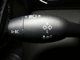 ウィンカーレバーとワイパーレバーが国産車とは左右逆になります!