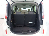 開口部の広いラゲージスペースは、ゴルフバックなどの荷物もラクラク積み込めます。