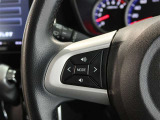 便利なステアリングスイッチ付きでナビに目をやらなくても音量調整等が可能です。