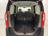 リアシートを倒すと、ラゲッジスペースを広くお使いいただけます!