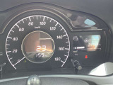 見やすいスピードメーターです。走行距離はこちらで確認できます。