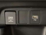 【USBポート】USBポートも装備されています♪スマートフォンのオーディオに連携も可能です。今や欠かせない装備の一つです!