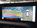 【パノラミックビューモニター】専用のカメラにより、上から見下ろしたような視点で360度クルマの周囲を確認することができます☆死角部分も確認しやすく、狭い場所での切り返しや駐車もスムーズに行えます。